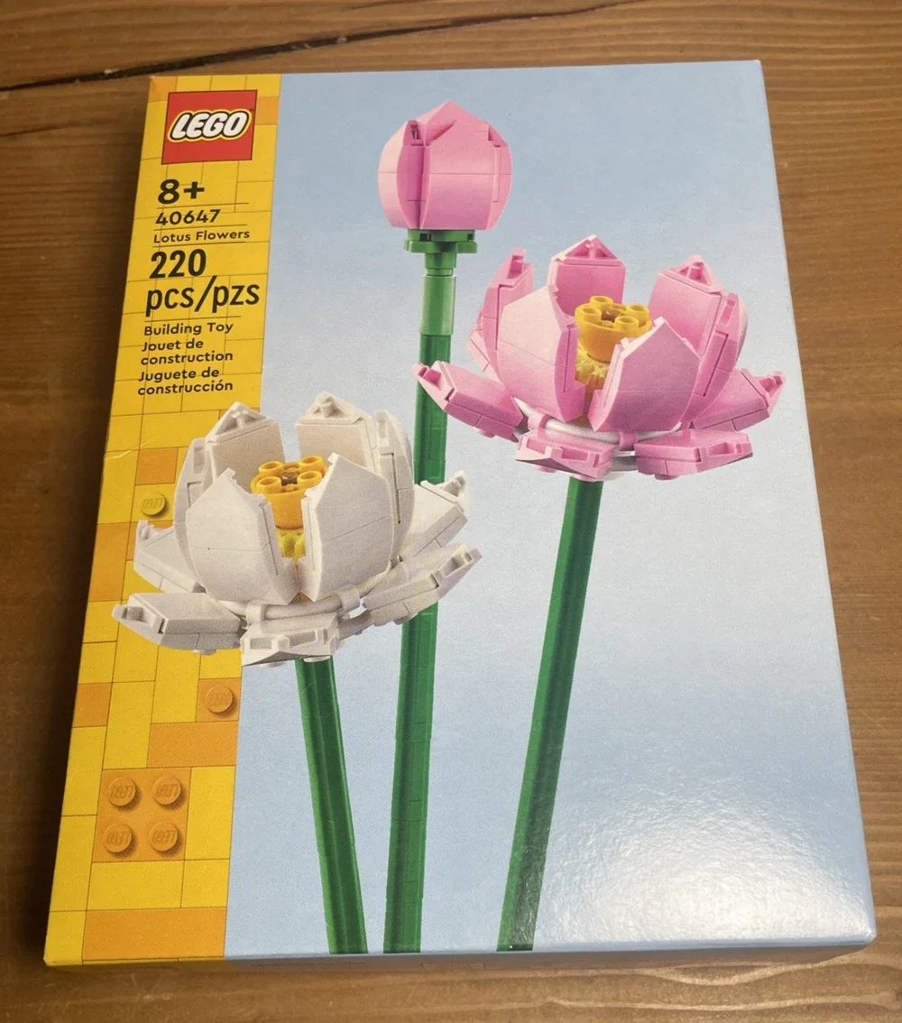 LEGO Botanicals: Lotus Flowers (40647) - New and Unopened
